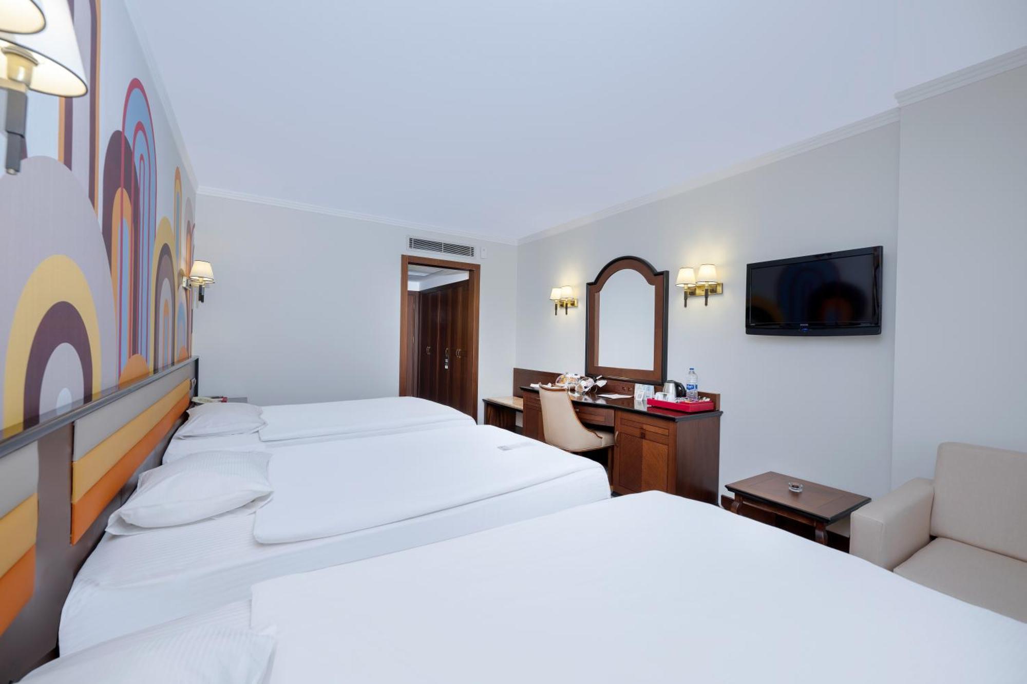 Megasaray Westbeach Antalya Exterior foto A room at the hotel