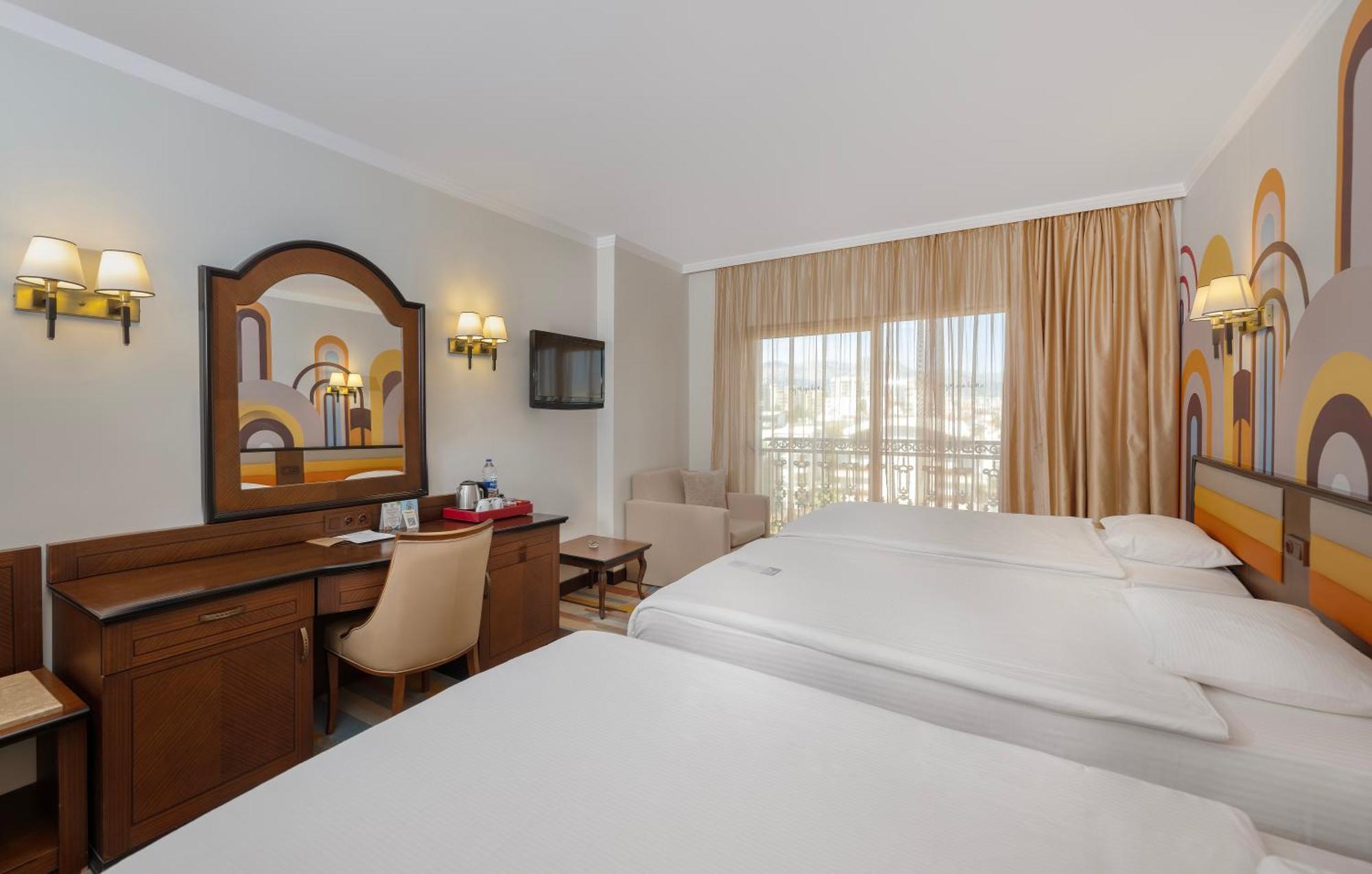 Megasaray Westbeach Antalya Exterior foto A room at the hotel